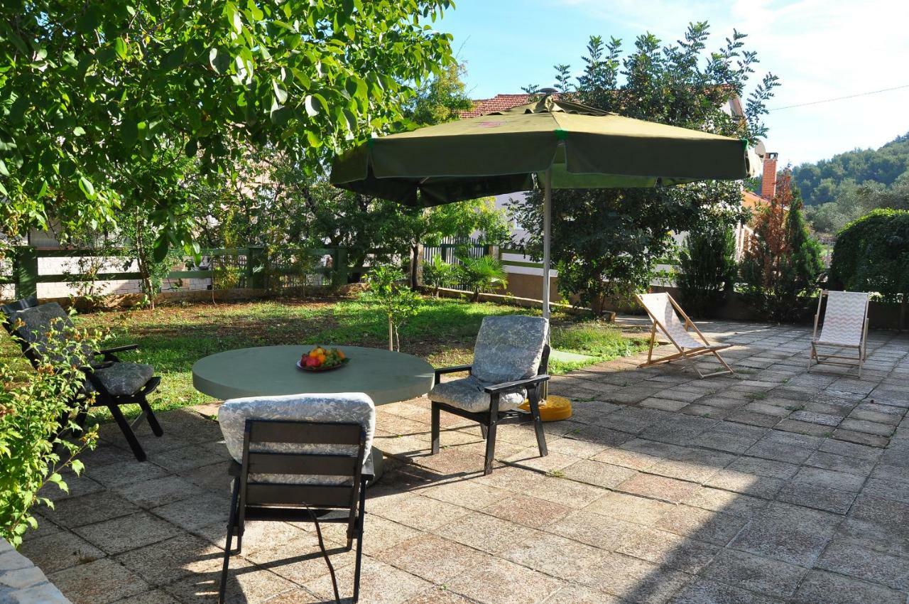 Apartments Villa Annika Slatine Exterior foto